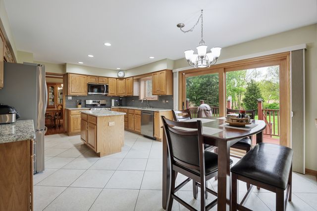 8903 Vail Lane, Woodridge, IL 60517