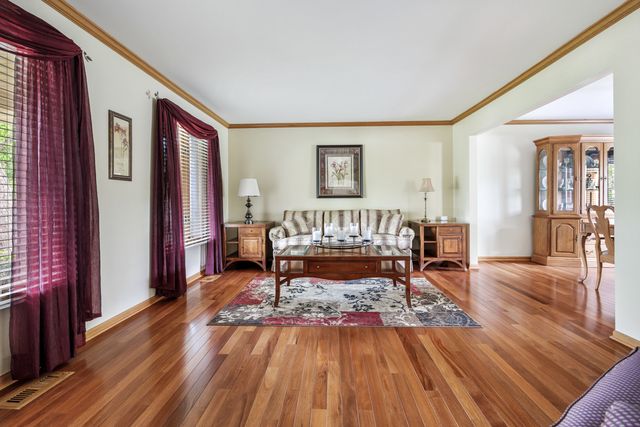 8903 Vail Lane, Woodridge, IL 60517
