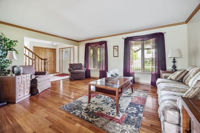 8903 Vail Lane, Woodridge, IL 60517