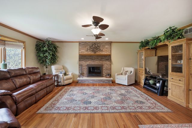 8903 Vail Lane, Woodridge, IL 60517