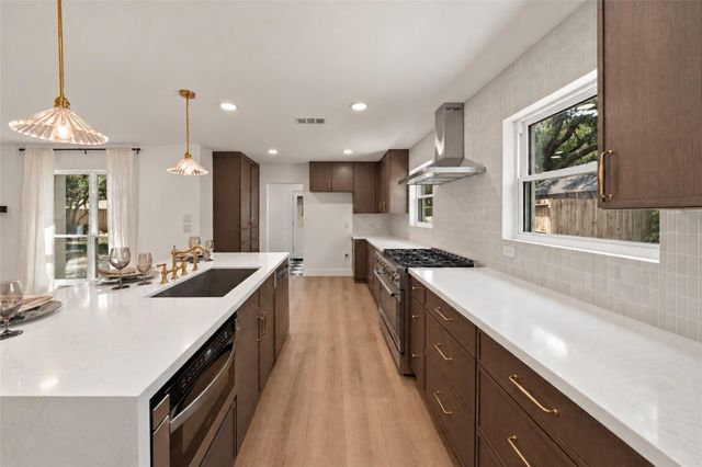 10111 Kerrwood Lane, Houston, TX 77080
