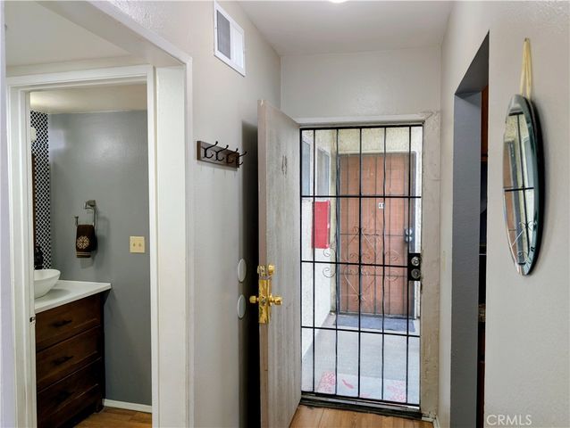 13080 Dronfield 49, Sylmar, CA 91342