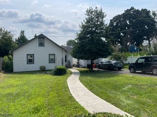 16 Bayard Pl, Newark City, NJ 07106