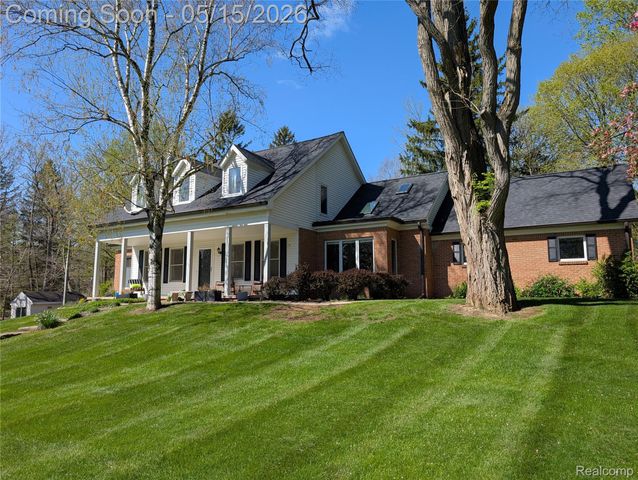 1101 Cripple Creek Lane, Rochester Hills, MI 48306