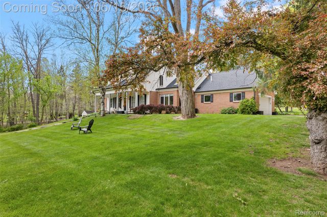 1101 Cripple Creek Lane, Rochester Hills, MI 48306