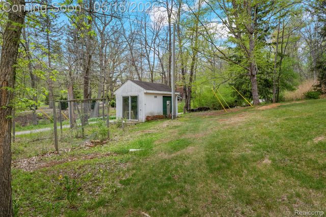 1101 Cripple Creek Lane, Rochester Hills, MI 48306