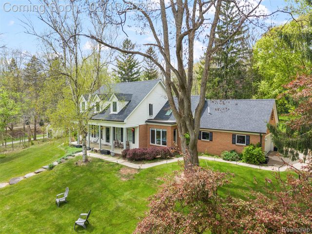 1101 Cripple Creek Lane, Rochester Hills, MI 48306