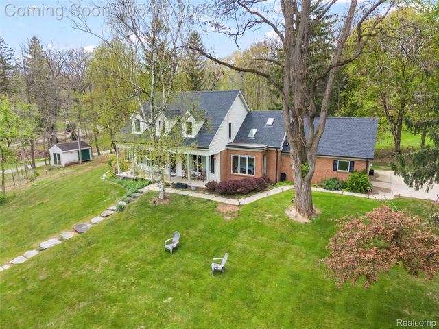 1101 Cripple Creek Lane, Rochester Hills, MI 48306