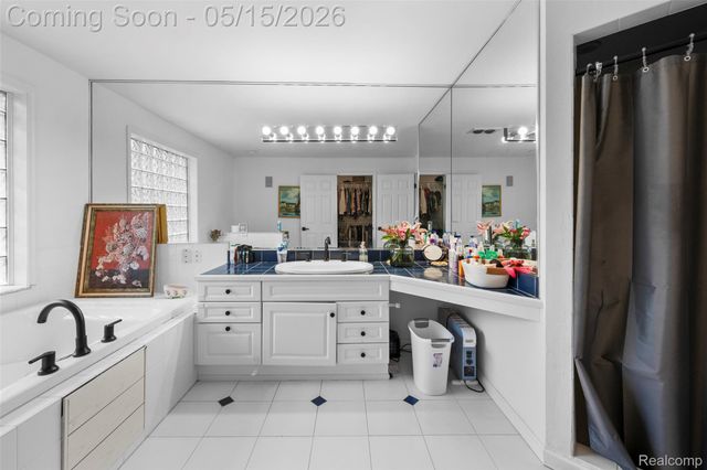 1101 Cripple Creek Lane, Rochester Hills, MI 48306