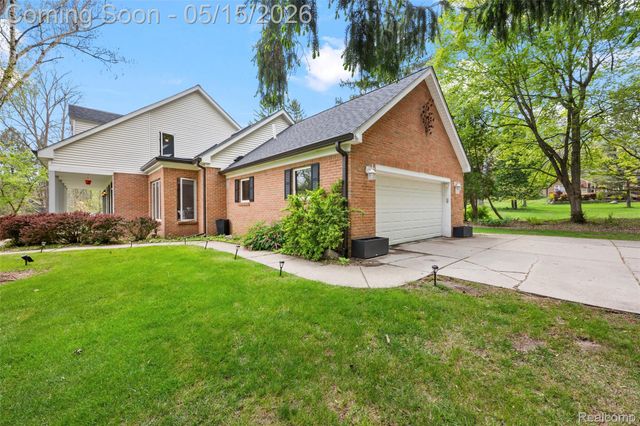 1101 Cripple Creek Lane, Rochester Hills, MI 48306