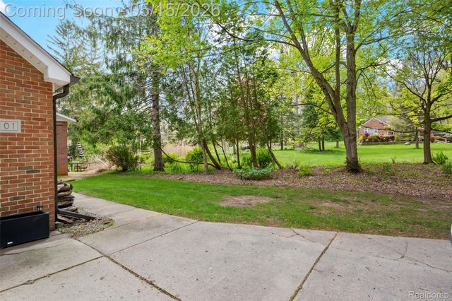 1101 Cripple Creek Lane, Rochester Hills, MI 48306