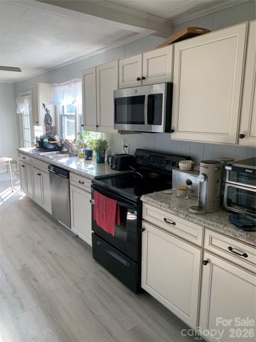 3300 Sheely Road, Lenoir, NC 28645