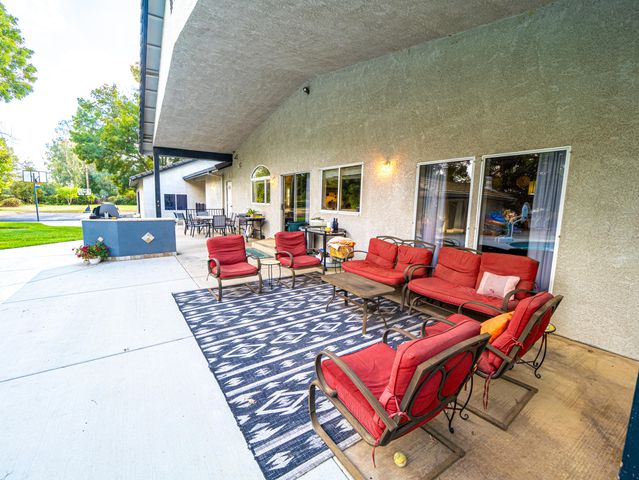 7517 Villa Court, Redding, CA 96002