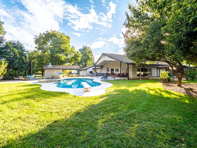 7517 Villa Court, Redding, CA 96002