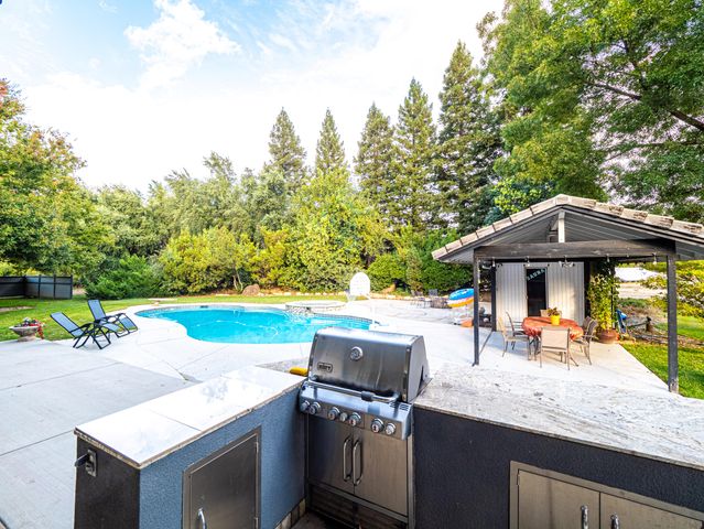 7517 Villa Court, Redding, CA 96002