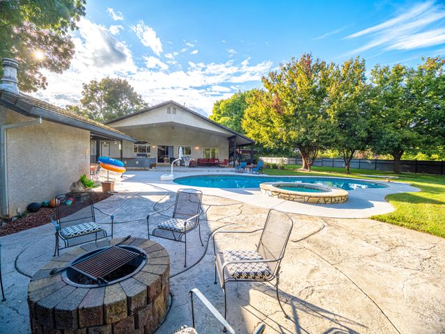 7517 Villa Court, Redding, CA 96002