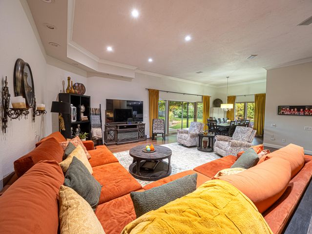 7517 Villa Court, Redding, CA 96002