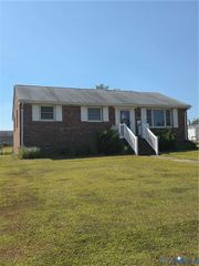 307 MacArthur Ave, Colonial Heights, VA 23834