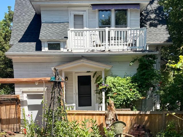 998 Margaret Street, Saint Paul, MN 55106