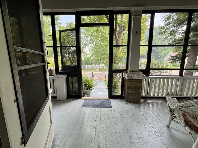 998 Margaret Street, Saint Paul, MN 55106