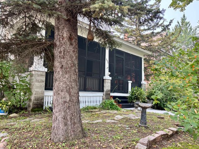 998 Margaret Street, Saint Paul, MN 55106