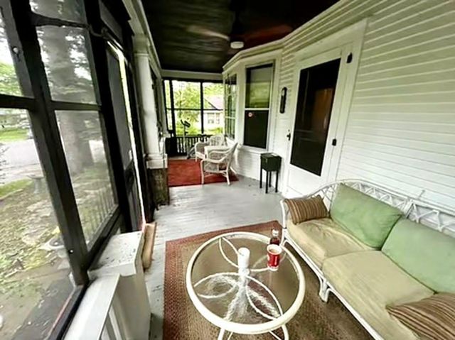 998 Margaret Street, Saint Paul, MN 55106