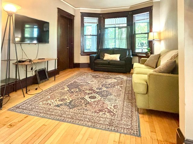 998 Margaret Street, Saint Paul, MN 55106
