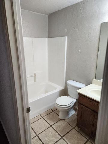 212 Cambridge Drive, Midwest City, OK 73110