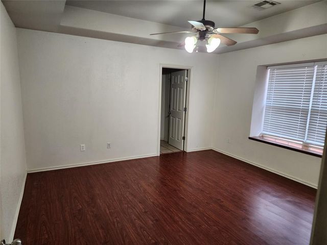 212 Cambridge Drive, Midwest City, OK 73110