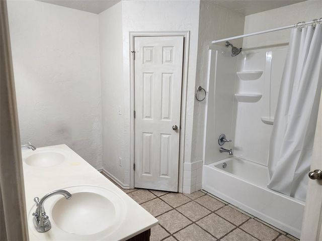 212 Cambridge Drive, Midwest City, OK 73110