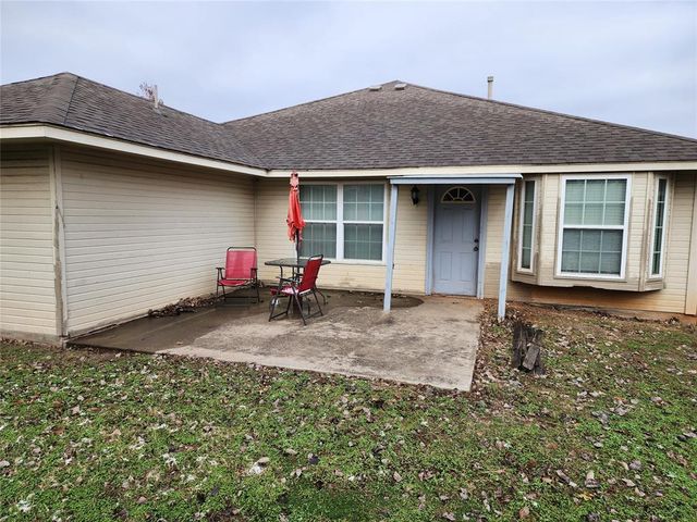 212 Cambridge Drive, Midwest City, OK 73110