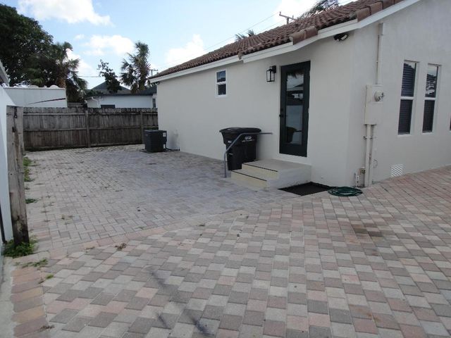 717 Bunker Road, West Palm Beach, FL 33405