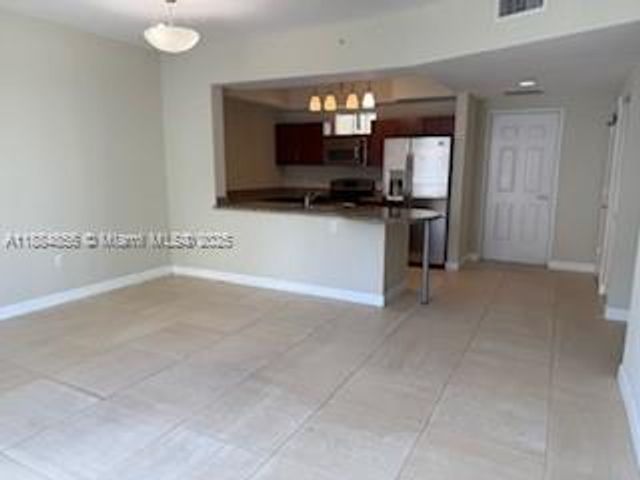 7280 SW 89th St D406, Miami, FL 33156