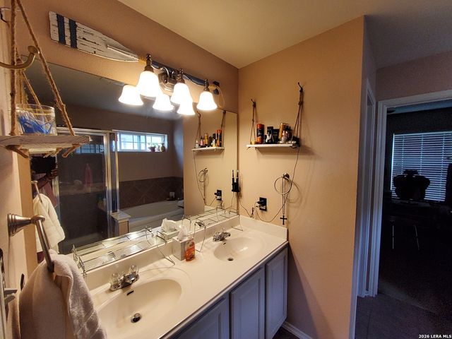 129 CARMEL DR, Cibolo, TX 78108