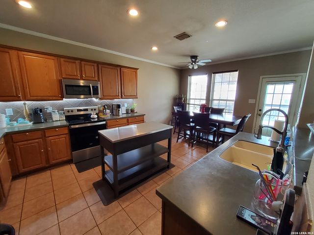 129 CARMEL DR, Cibolo, TX 78108