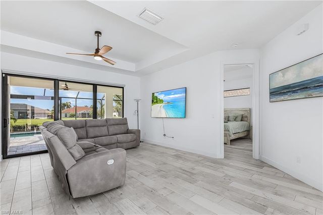 136 Kamal PKWY, Cape Coral, FL 33904