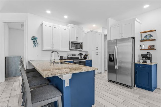 136 Kamal PKWY, Cape Coral, FL 33904