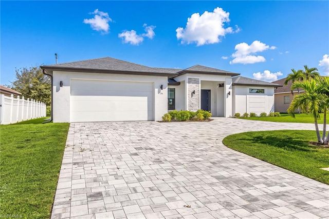 136 Kamal PKWY, Cape Coral, FL 33904