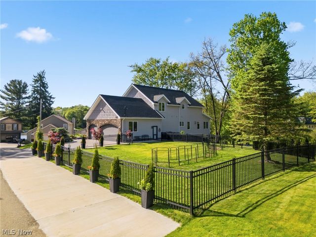 108 Spruce Drive NW, North Canton, OH 44720