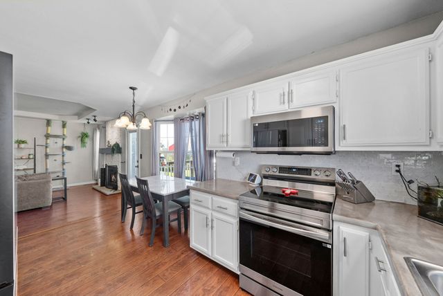 712 Carbondale Dr, Oak Grove, KY 42262