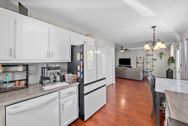 712 Carbondale Dr, Oak Grove, KY 42262