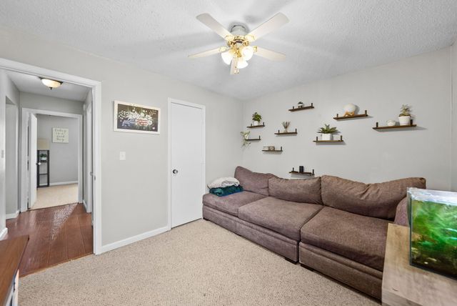 712 Carbondale Dr, Oak Grove, KY 42262