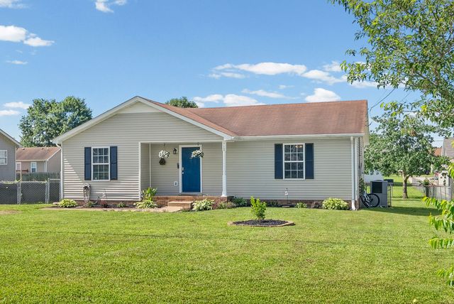 712 Carbondale Dr, Oak Grove, KY 42262