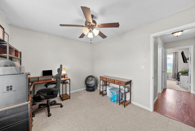 712 Carbondale Dr, Oak Grove, KY 42262
