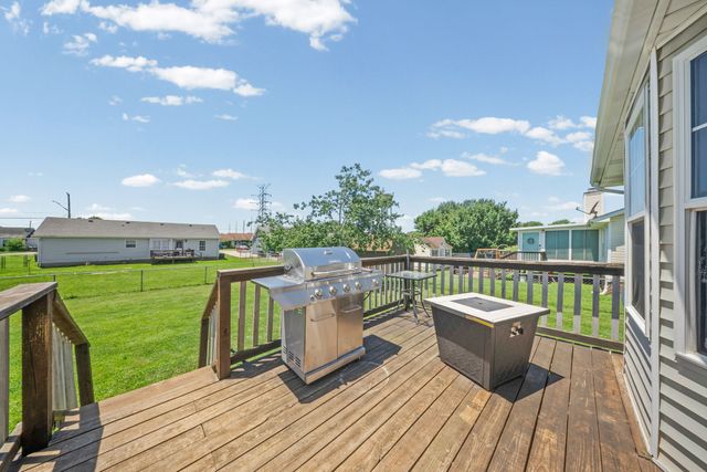 712 Carbondale Dr, Oak Grove, KY 42262