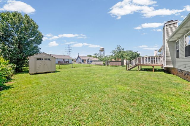 712 Carbondale Dr, Oak Grove, KY 42262