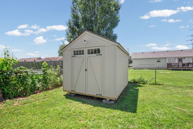 712 Carbondale Dr, Oak Grove, KY 42262