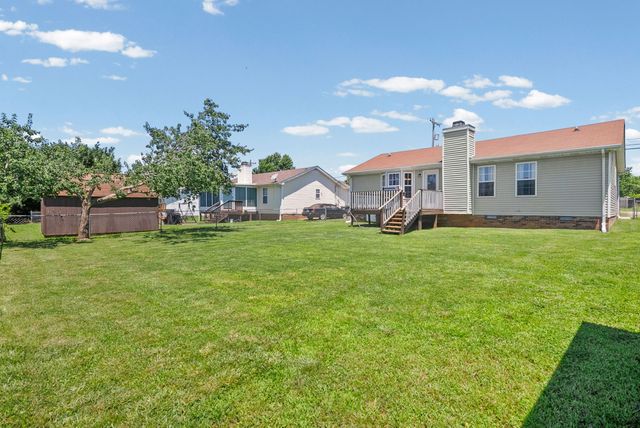 712 Carbondale Dr, Oak Grove, KY 42262