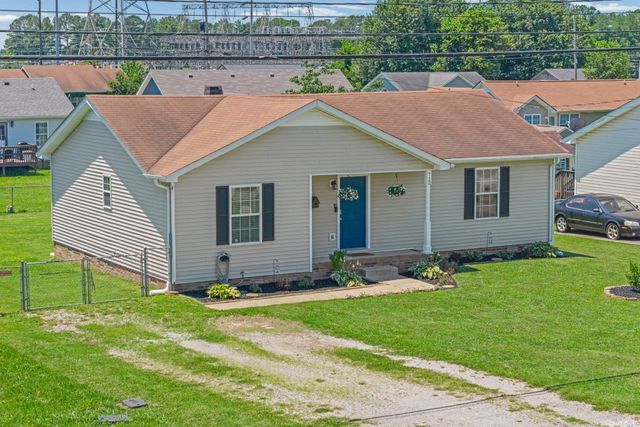 712 Carbondale Dr, Oak Grove, KY 42262