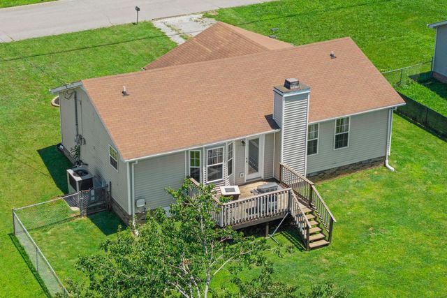 712 Carbondale Dr, Oak Grove, KY 42262